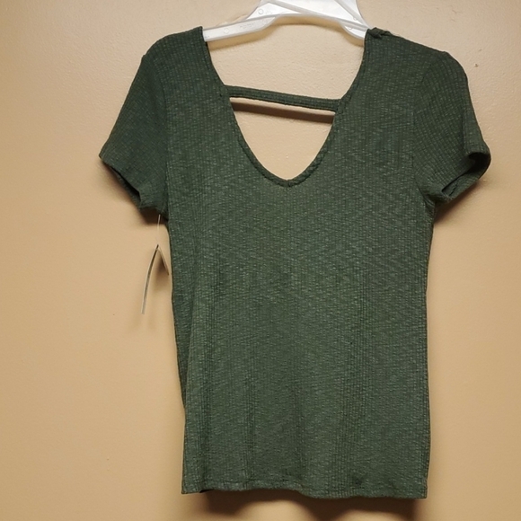 No Boundaries Juniors' Twist Top - Picture 5 of 5